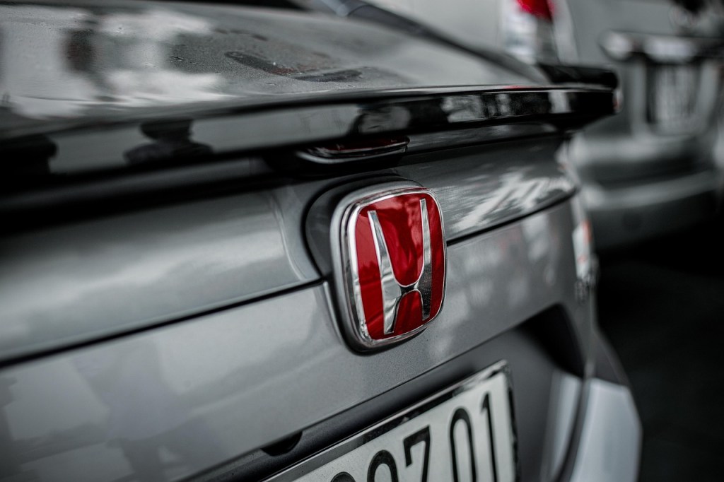 รถยนต์ใช้น้ำมัน รถยนต์ไฮบริด และรถยนต์ไฟฟ้า เลือกแบบไหนดี?