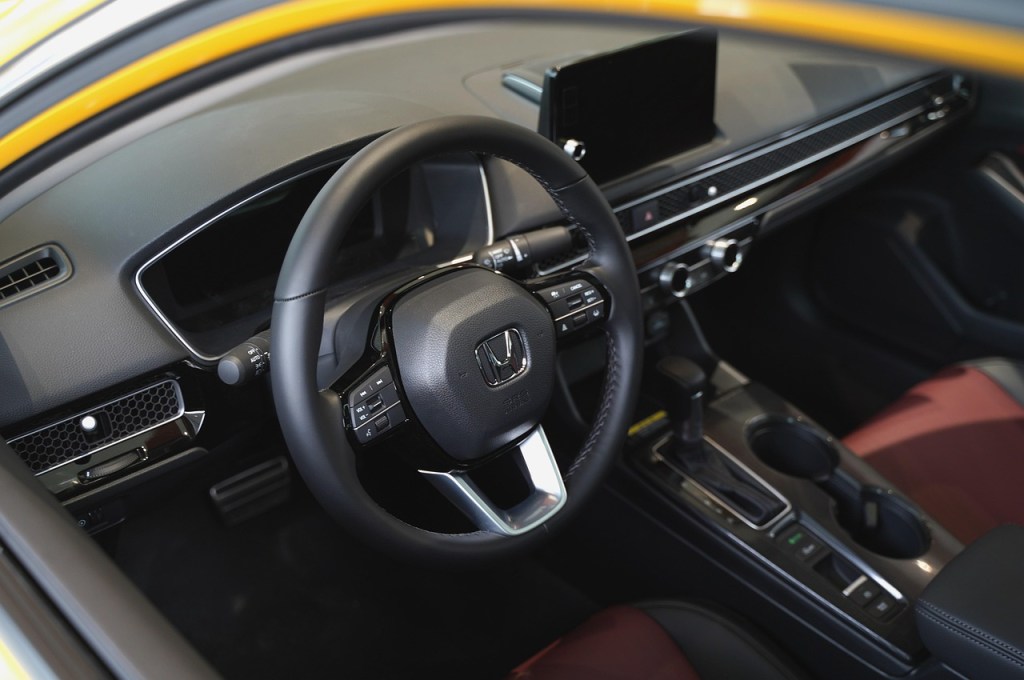 รถยนต์ใช้น้ำมัน รถยนต์ไฮบริด และรถยนต์ไฟฟ้า เลือกแบบไหนดี?