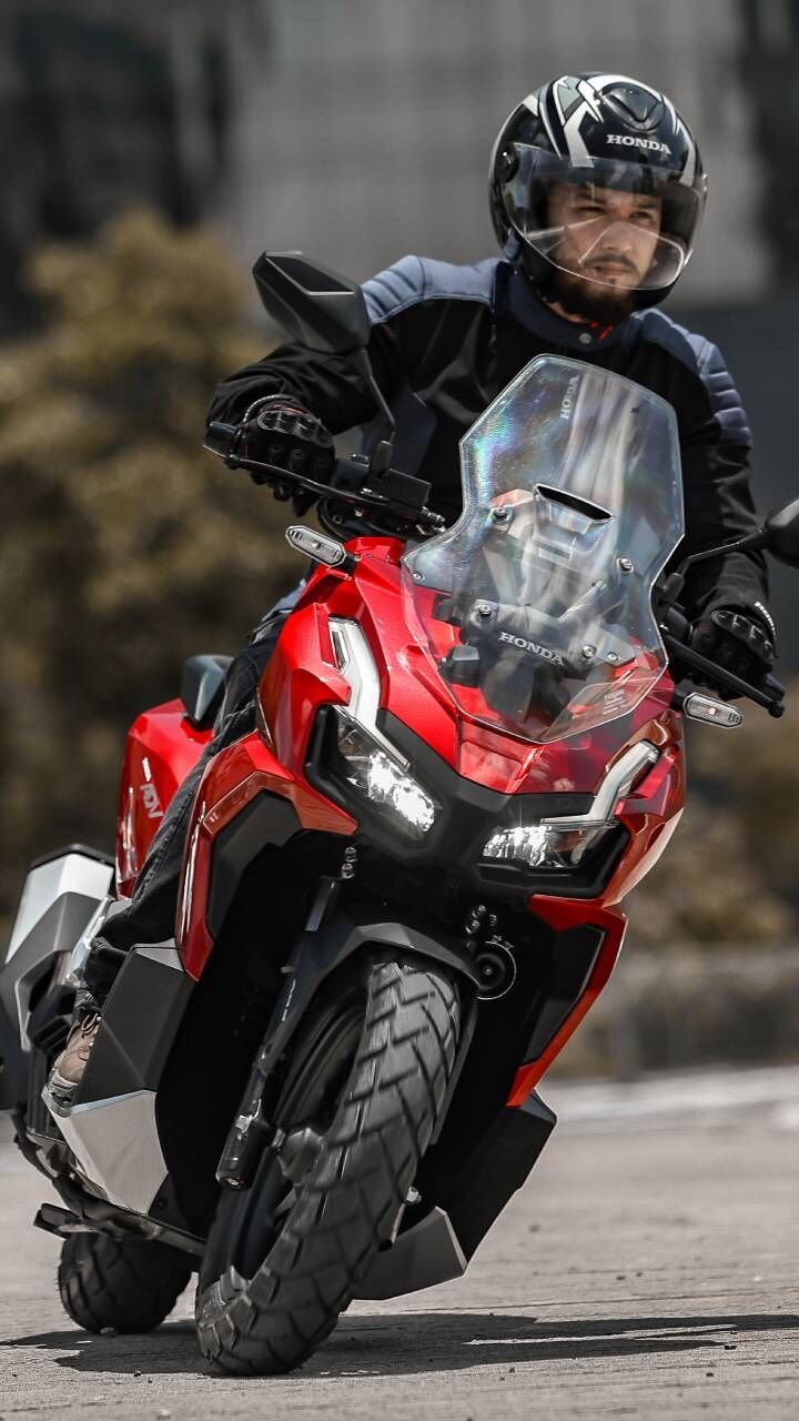 Honda ADV 160 ปี 2025 สายลุยต้องมี! สกู๊ตเตอร์ล้อใหญ่ โช้คดี เทคโนโลยีครบ ผ่อน 0% ได้!